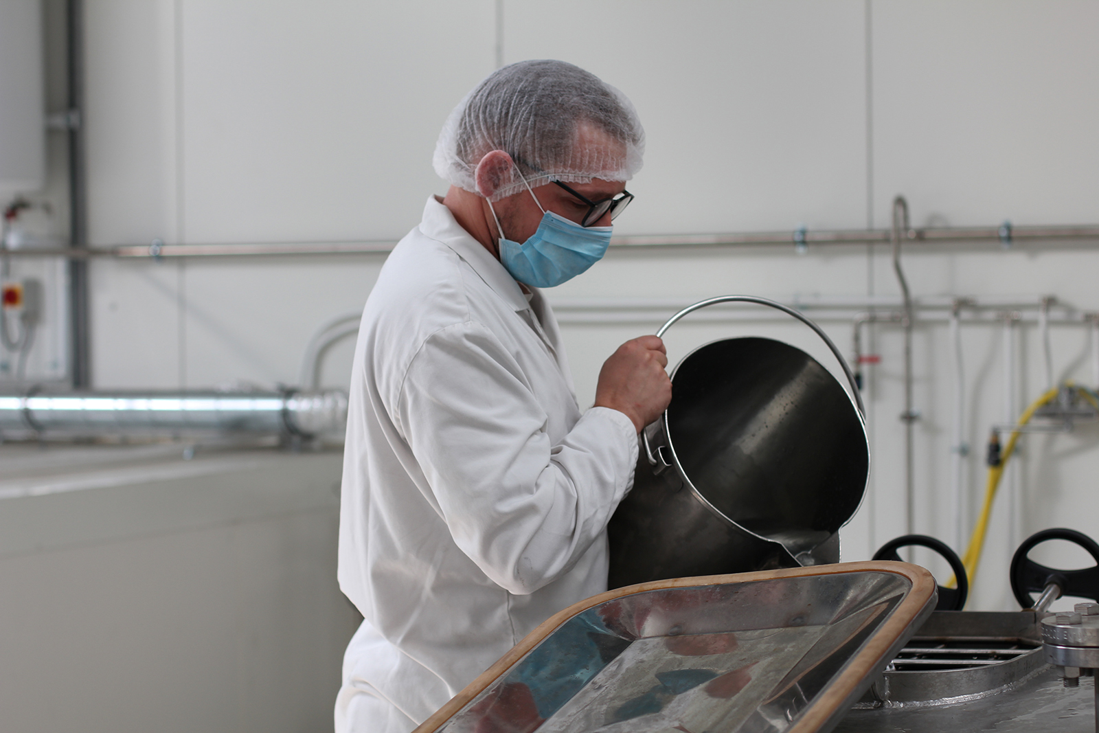 Remplissage de cuve d'hydrolat